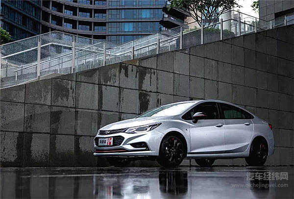 冲着年轻人来的雪佛兰Redline气场两米八！