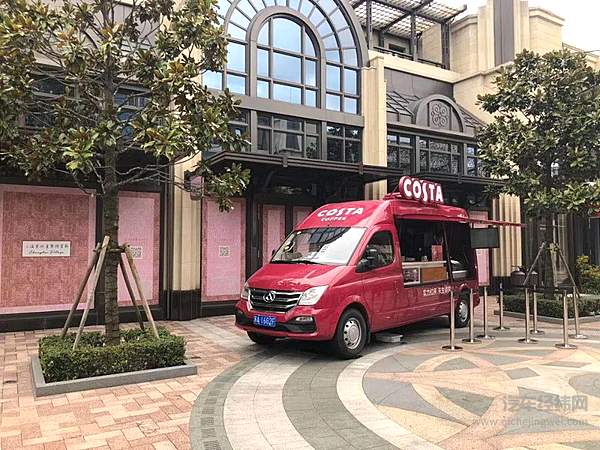 地摊经济走红 看似零门槛但其实也有专业要求！