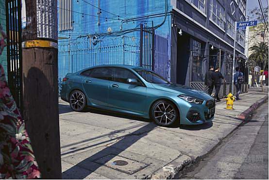 不靠性能靠舒适 2021款宝马225i 是进步还是退步？