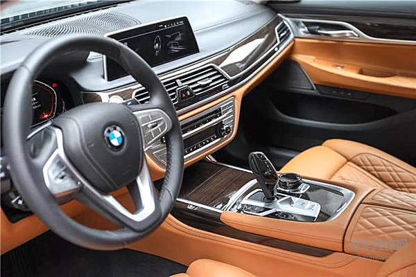 新BMW 7系：没错，嘴大确实可以显得更豪华