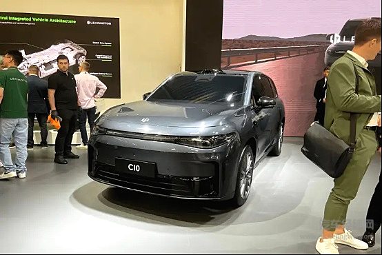 走性价比路线 零跑C10与小鹏G6谁更强？