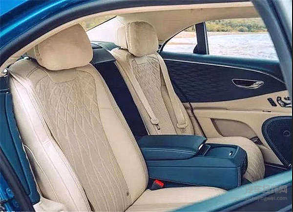 W12+6.0 L双涡轮增压，这个“B”车标是真的惹不起！