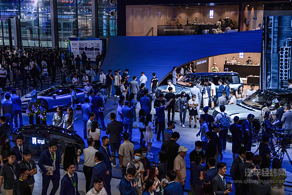 仰望携U8、U9亮相粤港澳车展 极致技术引观众络绎来访