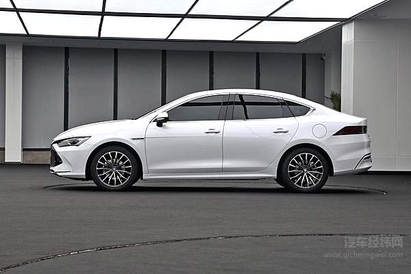 油耗不足4L 带着超级混动的比亚迪秦PLUS