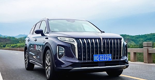 红旗U-Day欢乐来袭 全新红旗HS7亮相成都