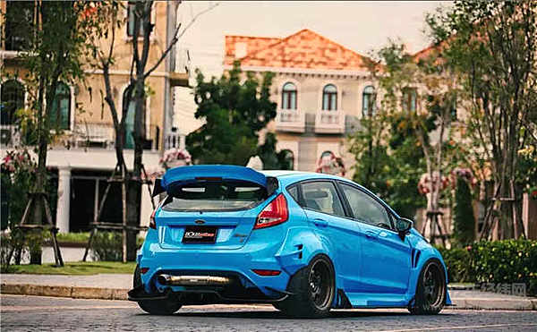 别不承认，区区东南亚就是比我们会玩车