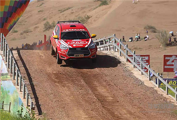 荒漠绿洲起狼烟 “魔鬼赛道”可不是浪得虚名！