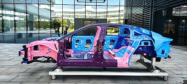 解析eπ007车身安全的秘密：藏在钢筋铁骨里的硬实力