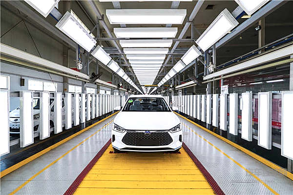 整备质量1250kg 比亚迪e2赋能更强操控力！