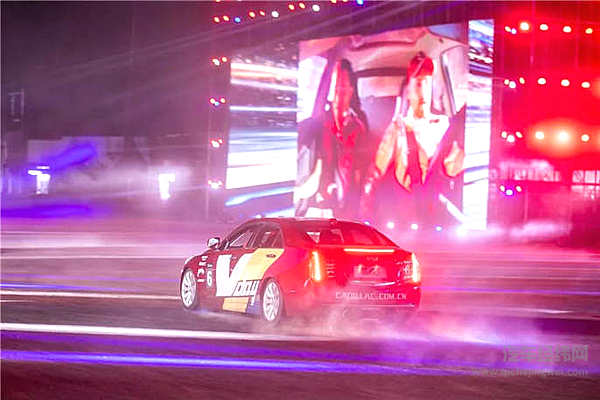 豪华与极致性能之间，差一个Vday性能秀