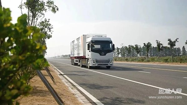 “雙11”呼喚“當(dāng)日達(dá)”！徐工4×2底充牽引車已就位