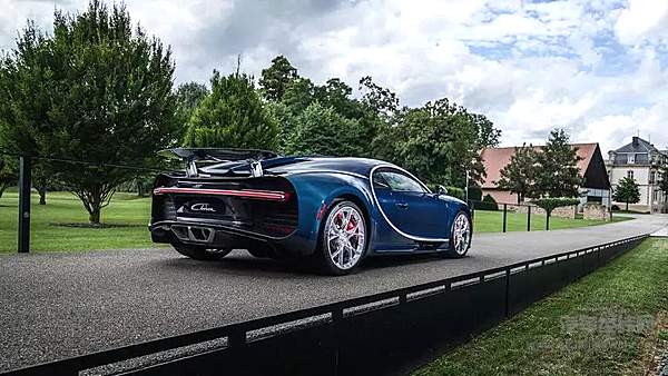 论创造奇迹 各位在110岁的布加迪面前都是弟弟