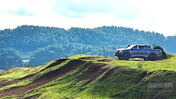 2.4T长城炮第10000台交车西南驾控体验营燃擎启动