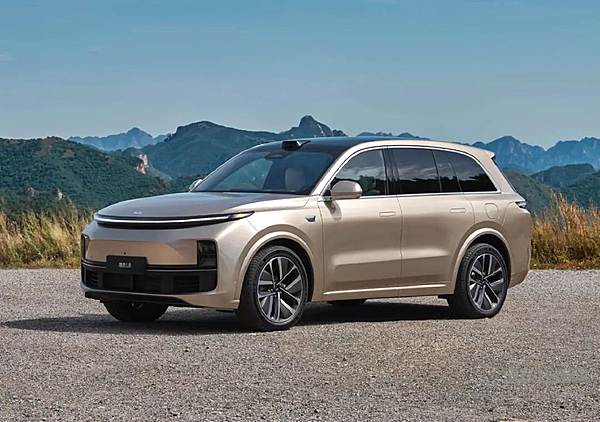 一套设计语言开发了三款车 理想汽车为何痴迷套娃模式？