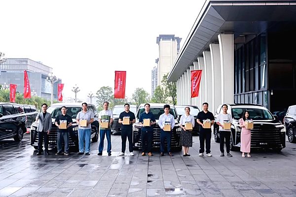 东风风行星海V9正式上市 百城交车！