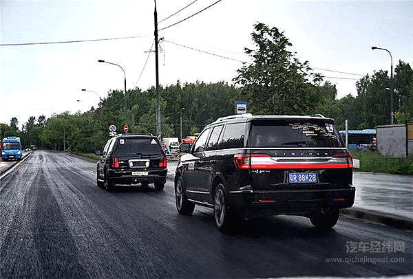 在这开车会惭愧？最霸气SUV遇见20年前的自己！