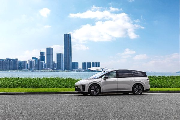 30万级纯电SUV二选一 昊铂HL能否挑战理想i8？