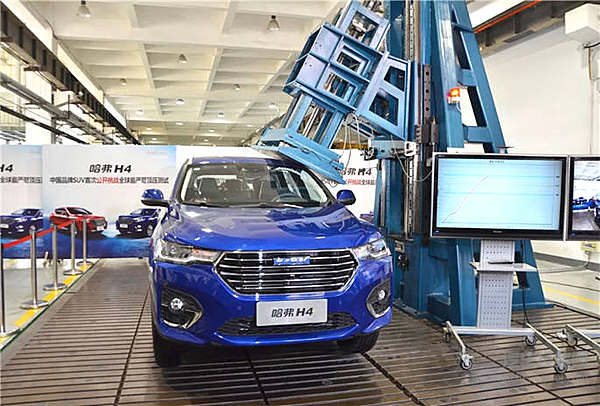 #车会玩#：哈弗H4上市玩起“叠罗汉” 就想证明“够皮实”！