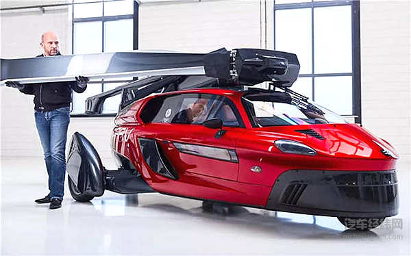 全球首款量产飞行汽车！价值400万，能上天能入地，续航达1300km