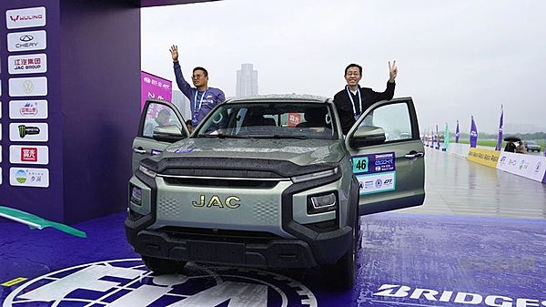 纯电+混动双线出击！江淮新能源皮卡双子星征战国际汽联生态拉力杯