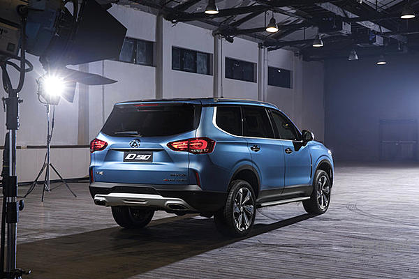 羡慕、嫉妒、恨！32位大通D90首席体验官成功接到新车