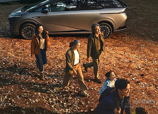 39.98万元起！2025款小鹏X9正式开启预售！