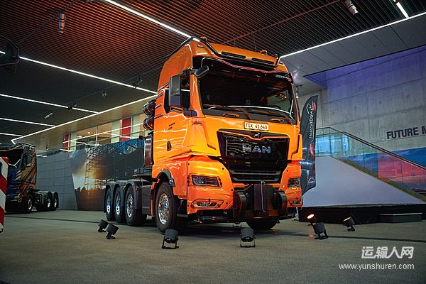 全噸位產(chǎn)品矩陣再升級(jí) 曼恩推出250噸級(jí)TGX重型牽引車頭