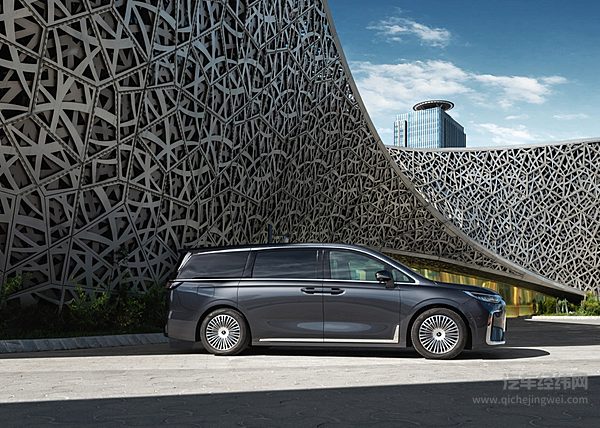 2025款岚图梦想家上市华为强力加持 小鹏X9能否一战？