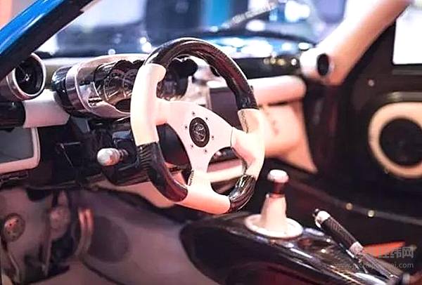 日本不只JDM！东京黑夜街头直击帕加尼Zonda Anija