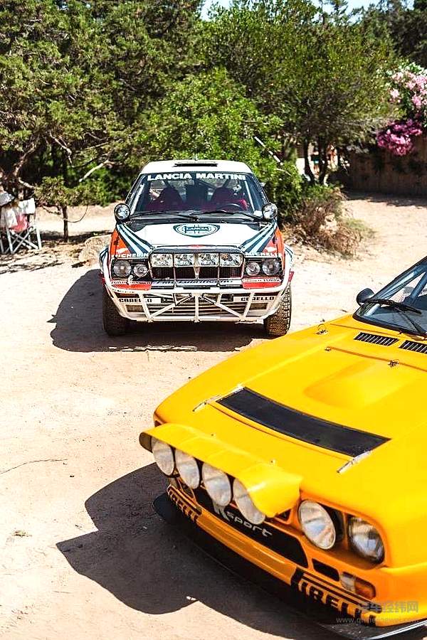 意大利远边海滩的汽车文化生活