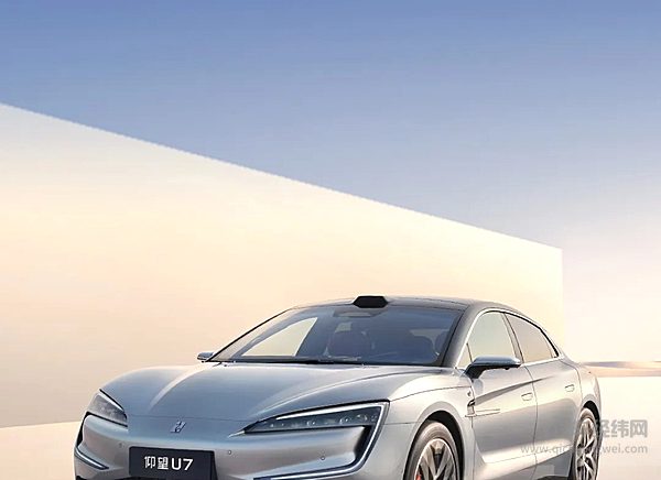 仰望U7丨爆胎测试再升级 这把真的“稳”了