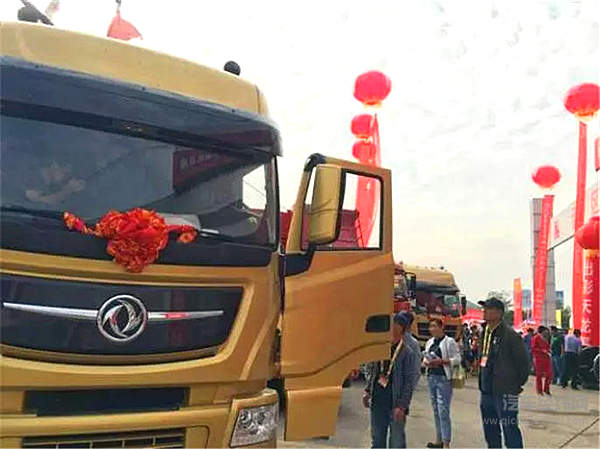 天龙哥大赛献礼母亲河畔  221辆大订单惊艳兰州赛场