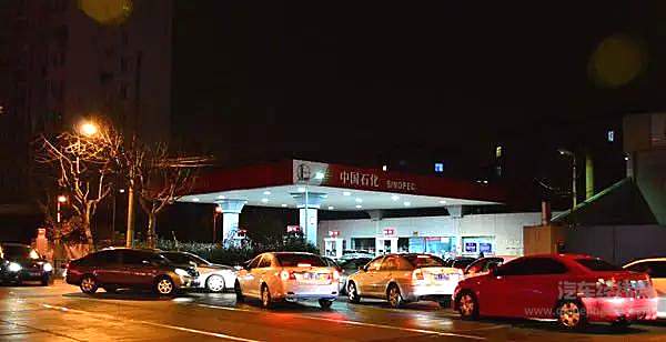 十年后你还会去半夜排队加油吗？