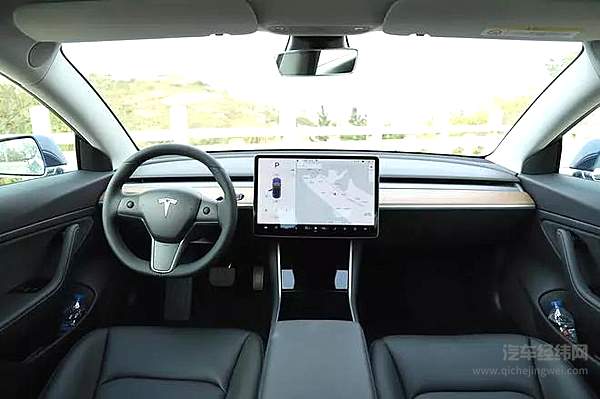 员工为首批车主 国产特斯拉MODEL 3今日交付