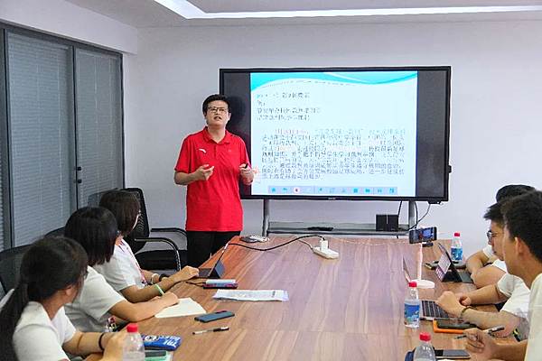 第五届学生记者夏令营开班发布会在上海报业集团融媒创新空间正式举行