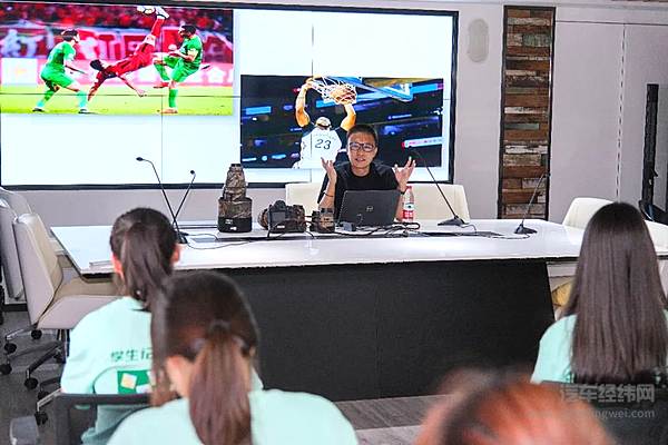 第五届学生记者夏令营开班发布会在上海报业集团融媒创新空间正式举行