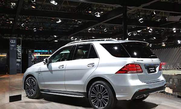 戴姆勒携前沿产品技术亮相中国国际进口博览会！