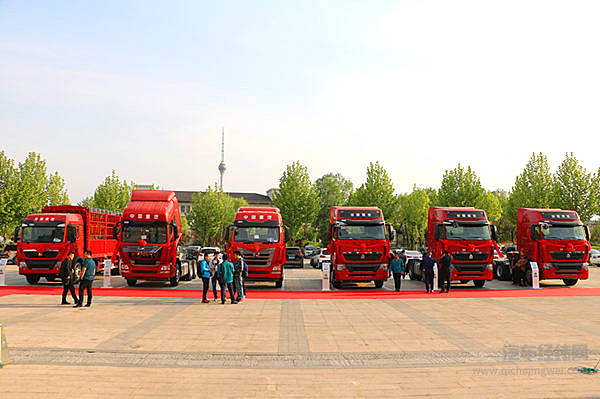 中国重汽席卷临沂 “铁粉”现场豪订60辆T7H 440