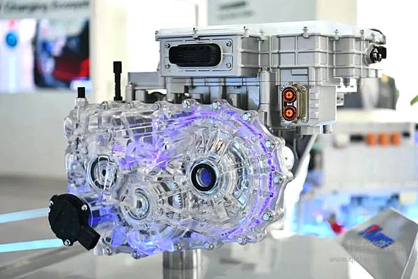 东风汽车的里程碑 第20万台东风马赫动力发动机下线