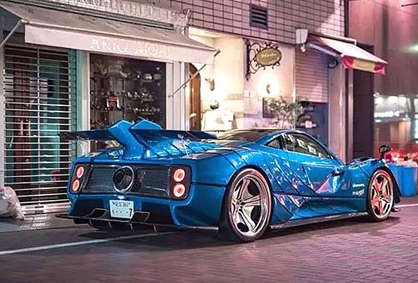 日本不只JDM！东京黑夜街头直击帕加尼Zonda Anija