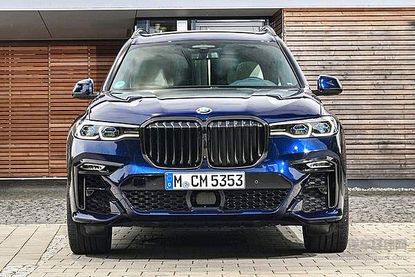 宝马X7在D级SUV市场发起攻势 部分车型价格上调