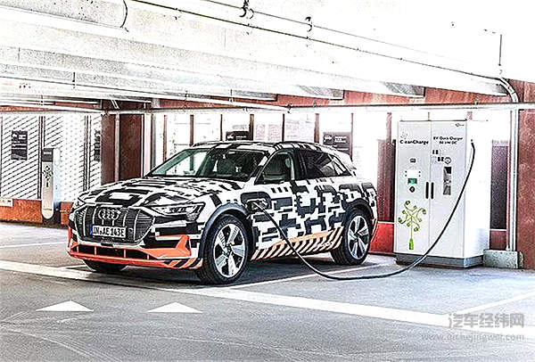 预售62万起，奥迪首款电动车内饰完整公开