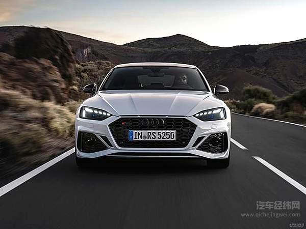 奥迪RS5 Sportback 以3.8秒破百尽显暴力美学