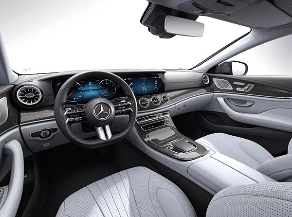 2022款奔驰CLS上市 老对手奥迪A7L紧随来袭