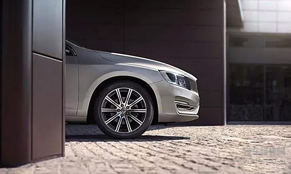 沃尔沃2018款S60L进取版正式上市 27.69万起售