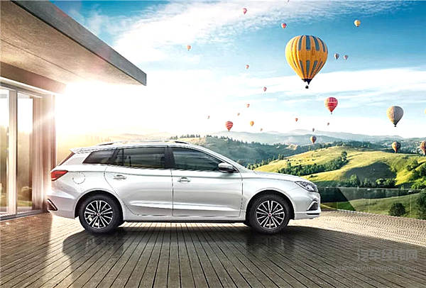 国内首张智能网联汽车路测牌照落户上汽 荣威Ei5来得那么巧