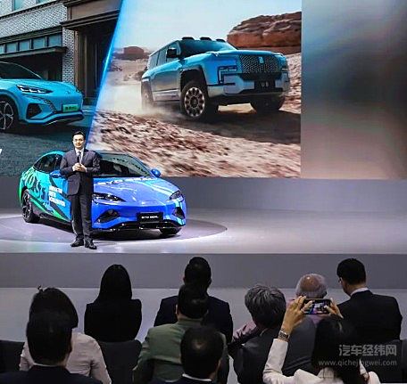 　比亚迪泰国分公司总经理柯育滨致辞