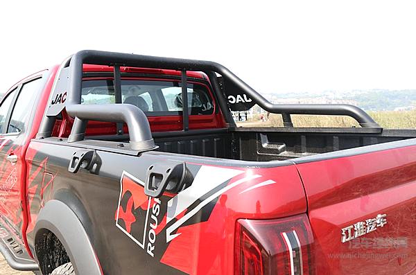 驾驶TA会上瘾 高端悍途皮卡的霸气和高性能很具“攻击性”