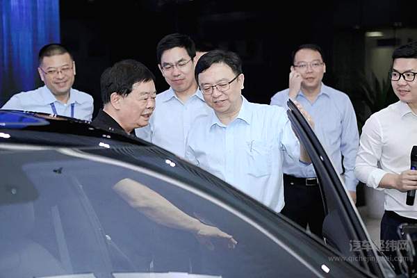 福耀集团董事长曹德旺先生体验汉EV