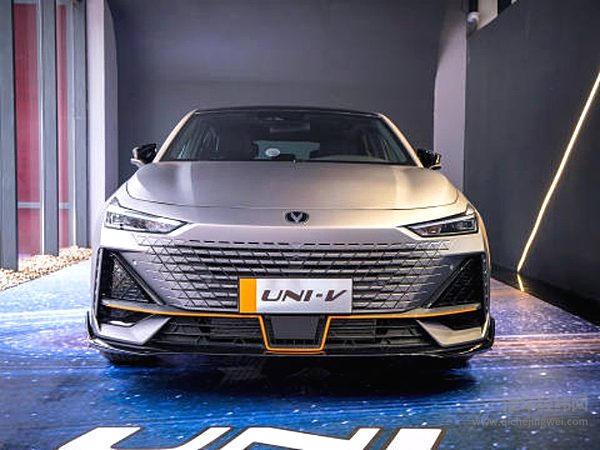 国产运动型轿车二选一 长安UNI-V和传祺影豹谁更有吸引力